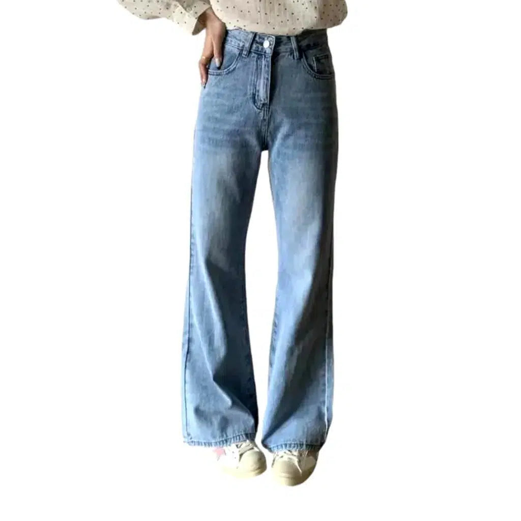 Wide-leg women's light-wash jeans